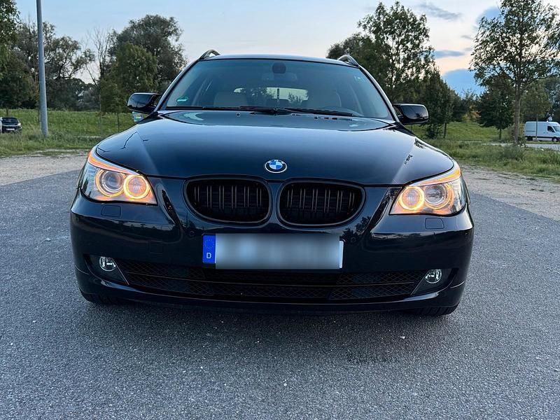 Blau Gebraucht 2009 BMW 530 Kombi | 8.000 € - Bild 1/4