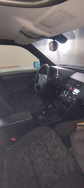 Gebraucht Mercedes C180 Classic 122 PS (89 kW) 1998 Silber Limousine