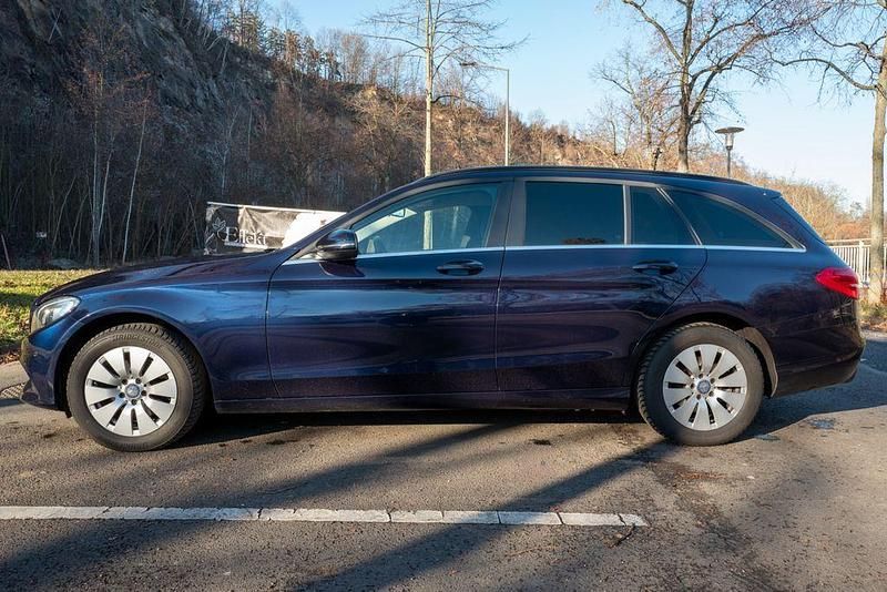 Gebraucht Mercedes C220 170 PS (125 kW) 2015 Blau Kombi