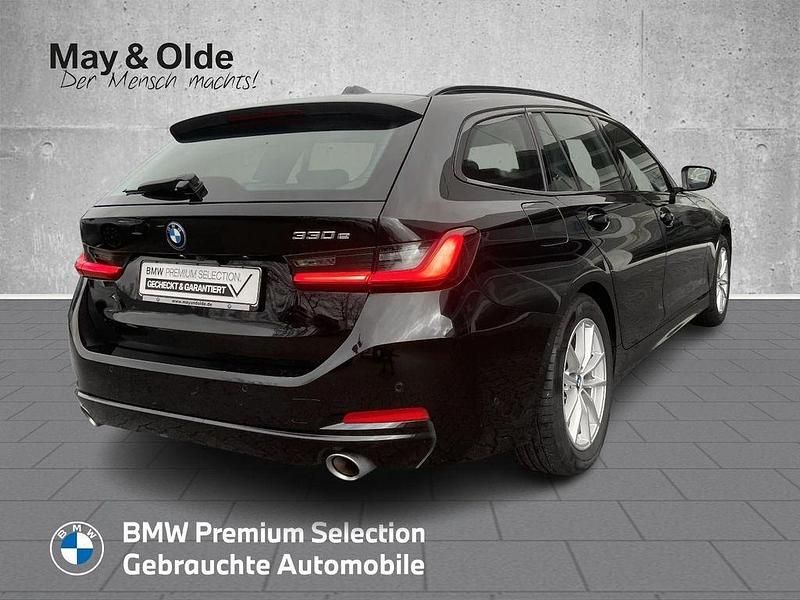 Gebraucht BMW 330e Sport Line 292 PS (214 kW) 2023 Schwarz Kombi