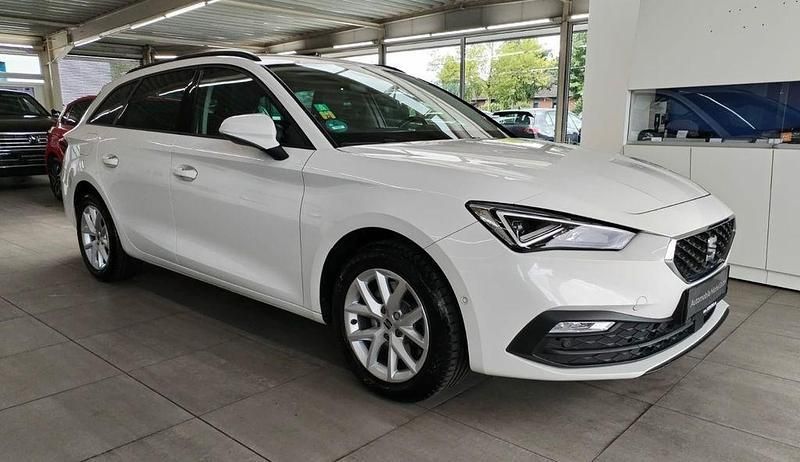 Weiß Gebraucht 2022 Seat Leon Style Limousine | 17.390 € (Fairer Preis) - Bild 1/4