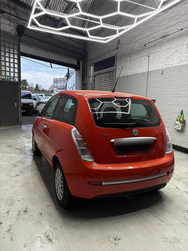 Second-hand Lancia Ypsilon 60 CP (44 kW) 2006 Portocaliu Hatchback