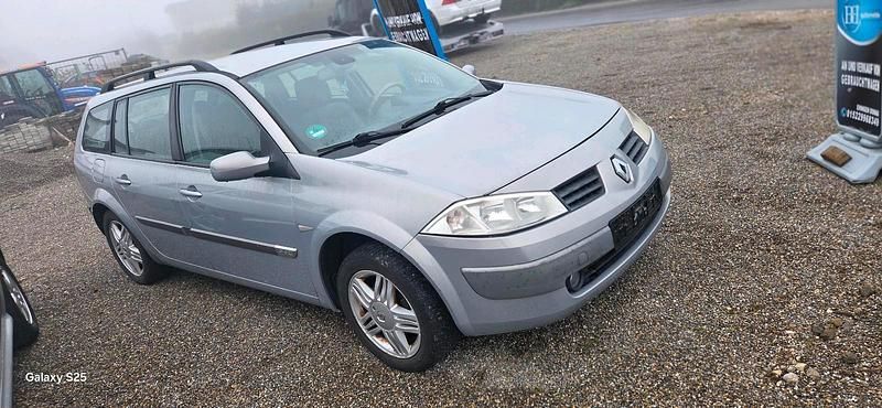 Grau Gebraucht 2004 Renault Mégane GrandTour Privilege Kombi | 699 € (Guter Preis) - Bild 1/4