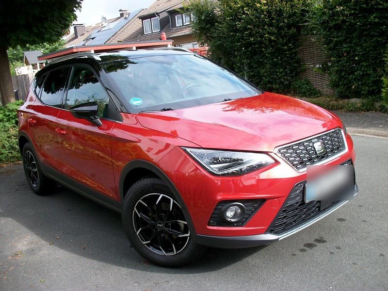 Rot Gebraucht 2018 Seat Arona XCELLENCE SUV | 16.999 € (Fairer Preis) - Bild 1/4