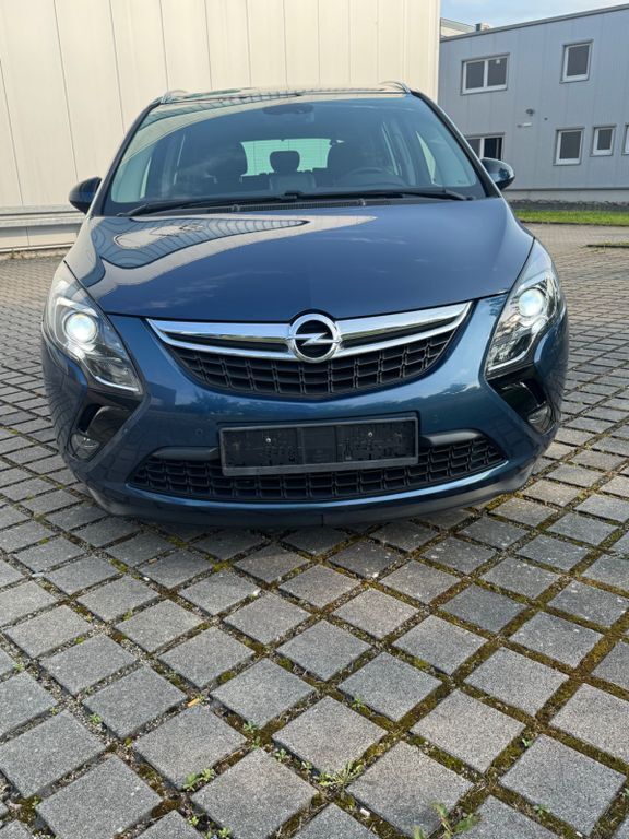 Blau Gebraucht 2016 Opel Zafira Tourer Van / Kleinbus | 8.900 € (Fairer Preis) - Bild 1/4