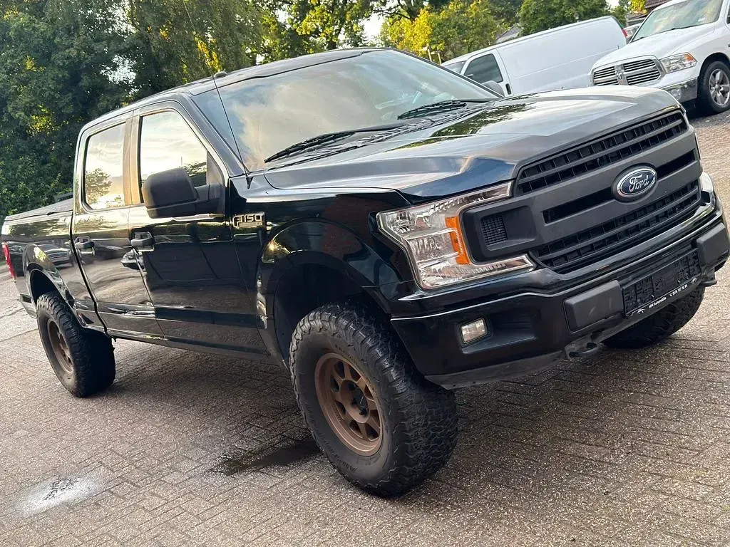 Gebraucht Ford V8 401 PS (294 kW) 2018 Schwarz Pickup