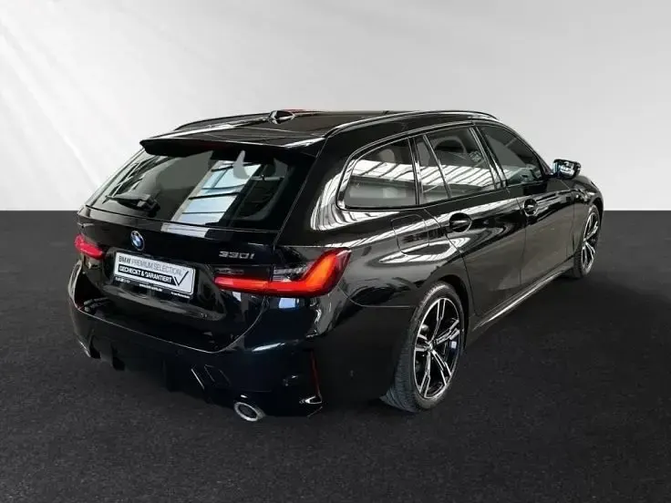 Gebraucht BMW 330 M Sport 245 PS (180 kW) 2025 Black sapphire metallic Kombi