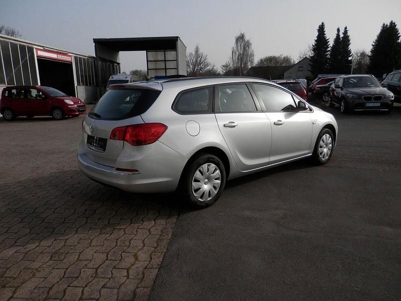 Gebraucht Opel Astra Selection 136 PS (100 kW) 2014 Silber Kombi