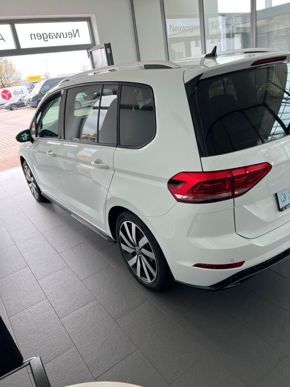 Gebraucht VW Touran Active 150 PS (110 kW) 2023 Weiß Van / Kleinbus