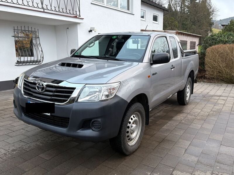 Silber Gebraucht 2015 Toyota HiLux Abholung | 23.999 € (Fairer Preis) - Bild 1/4
