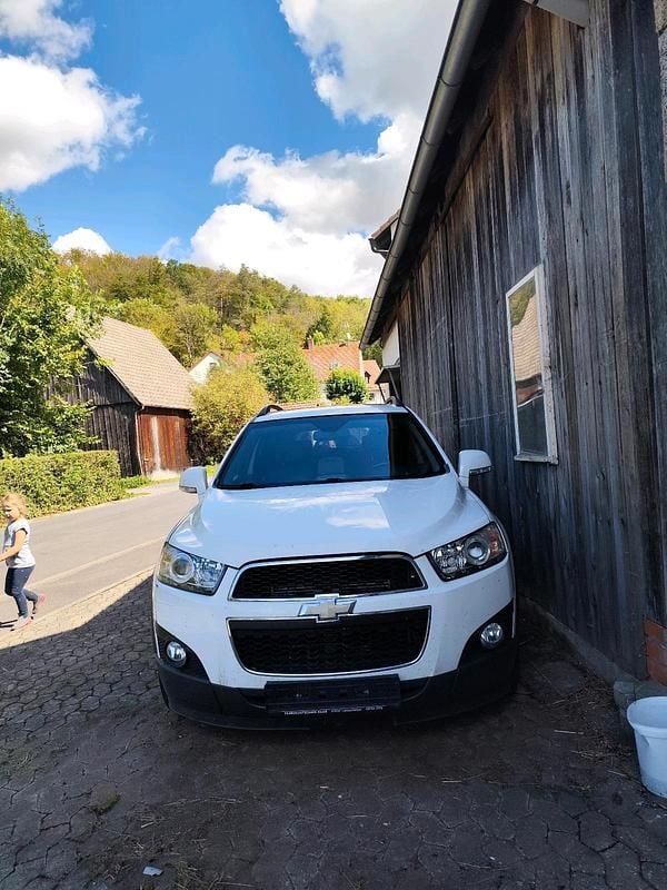 Weiß Gebraucht 2012 Chevrolet Captiva SUV | 3.200 € (Superpreis) - Bild 1/4