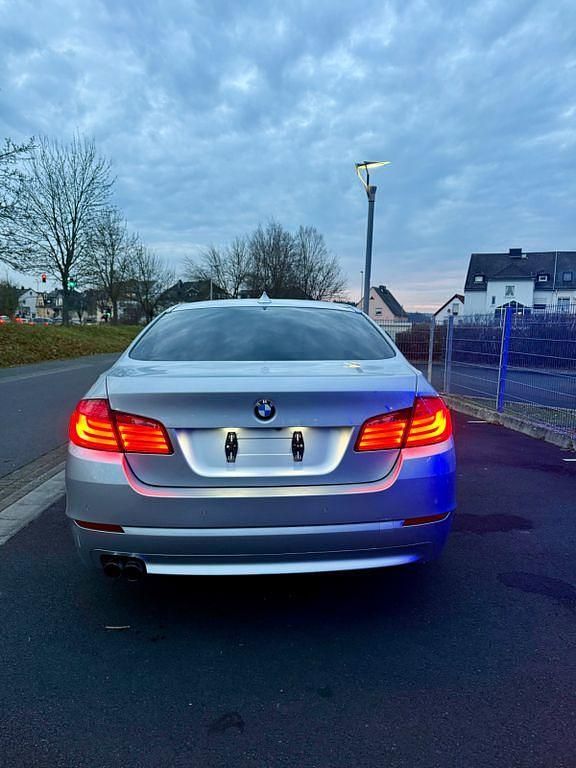 Gebraucht BMW 528 258 PS (189 kW) 2010 Silber Limousine