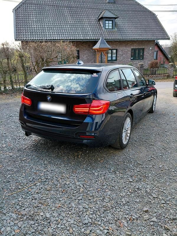 Gebraucht BMW 318 136 PS (100 kW) 2015 Blau Kombi