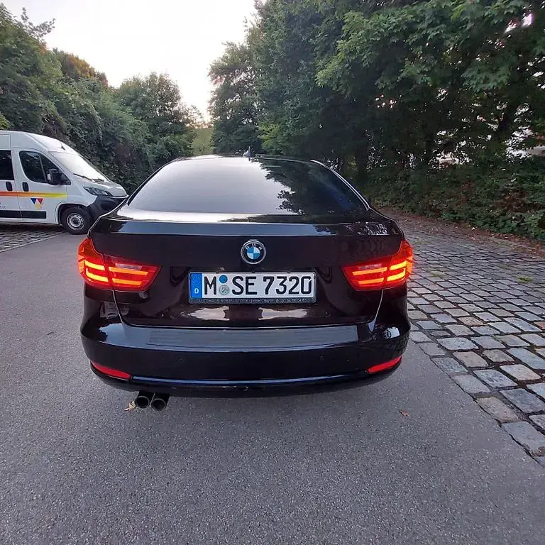 Gebraucht BMW 325 Sport Line 218 PS (160 kW) 2015 Braun Limousine