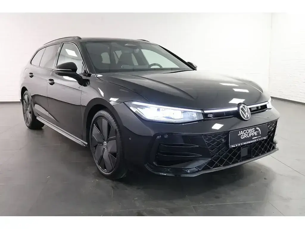 Usata VW Passat Style 110 CV (80 kW) 2025 Nero Station wagon