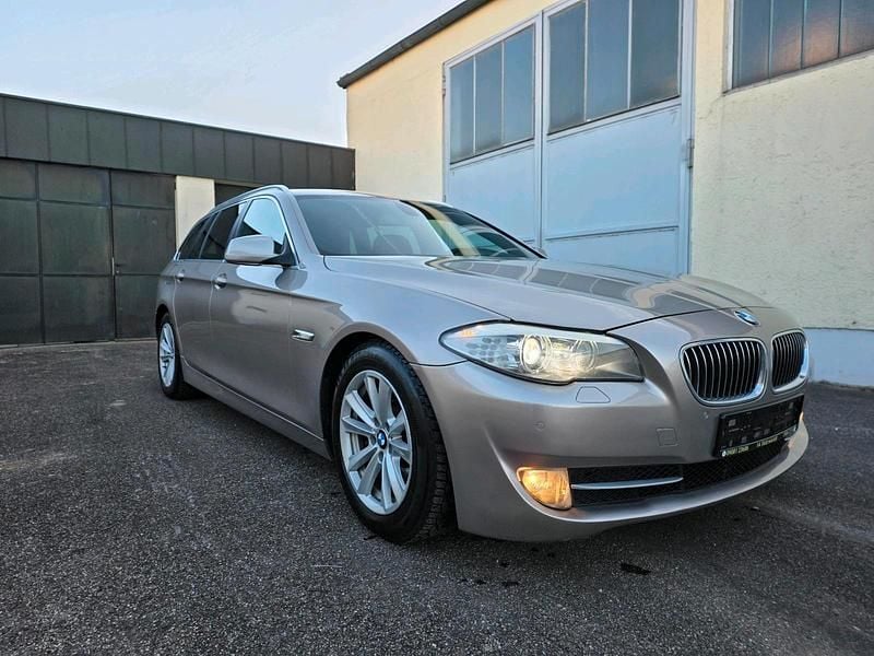 Gebraucht BMW 525 204 PS (150 kW) 2011 Violet Kombi