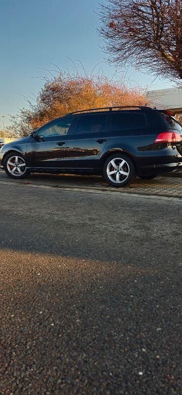 Gebraucht VW Passat Highline 140 PS (102 kW) 2011 Schwarz Kombi