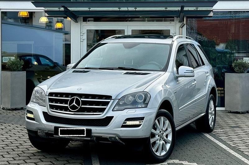 Silber Gebraucht 2011 Mercedes ML350 Edition SUV | 7.700 € (Fairer Preis) - Bild 1/4