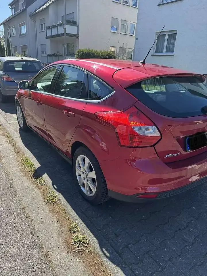 Gebraucht Ford Focus Titanium 150 PS (110 kW) 2013 Rot Kleinwagen