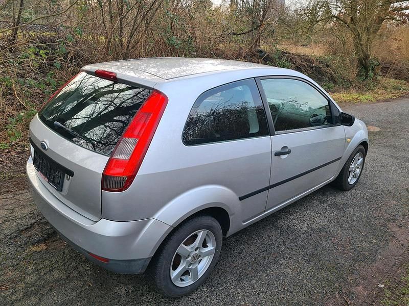 Gebraucht Ford Fiesta 60 PS (44 kW) 2004 Silber Kleinwagen