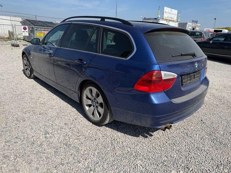 Gebraucht BMW 325 218 PS (160 kW) 2007 Blau Kombi