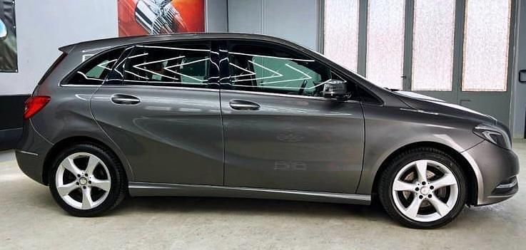 Gebraucht Mercedes B200 156 PS (114 kW) 2013 Silber Van / Kleinbus