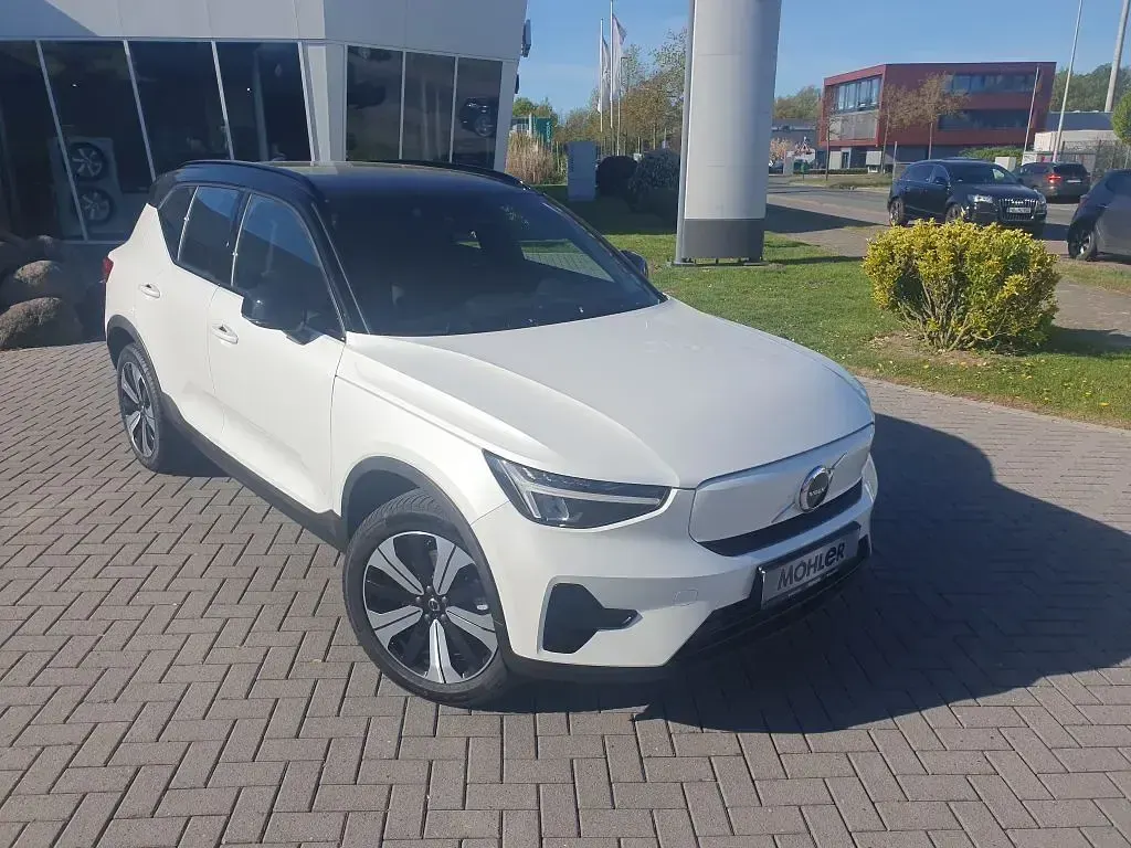 Second-hand Volvo XC40 Core 169 kW (231 CP) 2023 Alb SUV