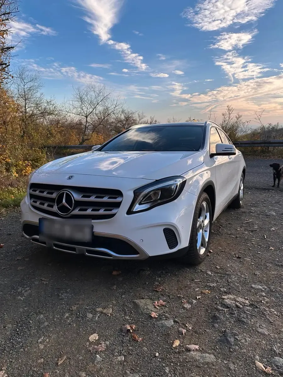 Gebraucht Mercedes GLA180 122 PS (89 kW) 2019 Weiß SUV