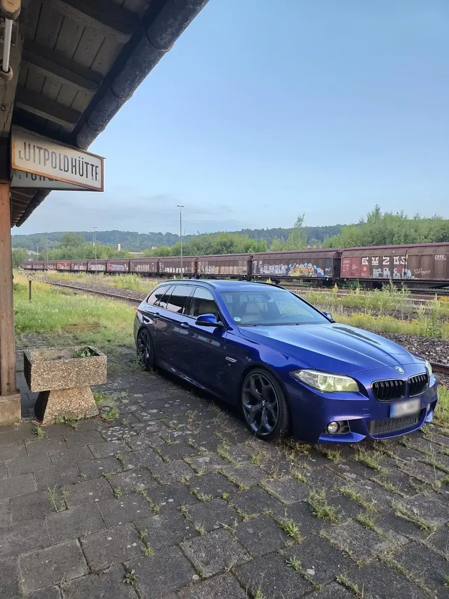 Gebraucht BMW 530 M Sport 258 PS (189 kW) 2015 Blau Kombi