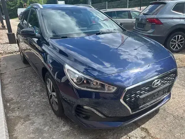 Gebraucht Hyundai i30 YES! 99 PS (72 kW) 2019 Blau Limousine