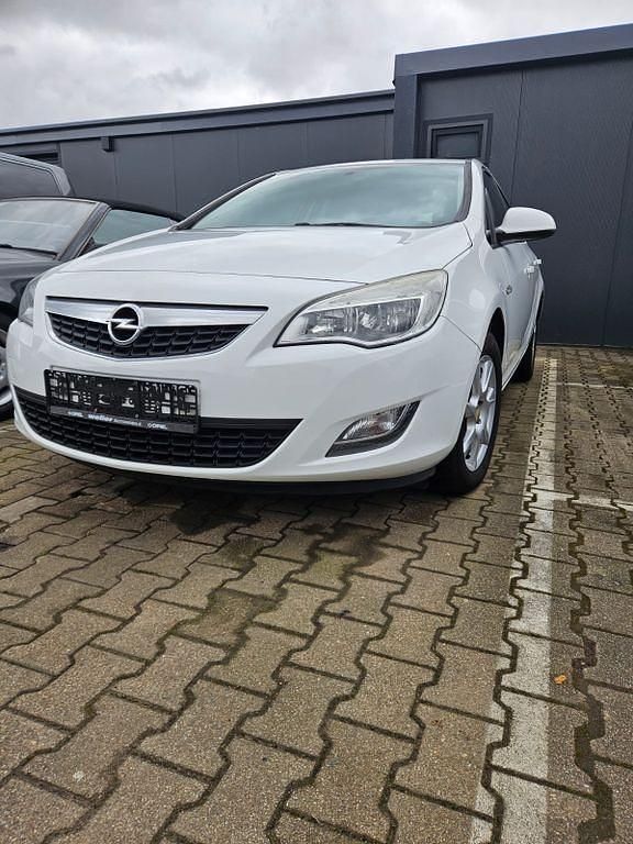 Gebraucht Opel Astra Design Edition 87 PS (63 kW) 2012 Weiß Limousine
