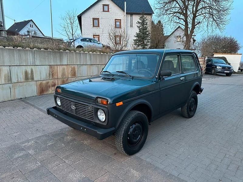 Second-hand Lada niva 82 CP (60 kW) 2009 Verde SUV