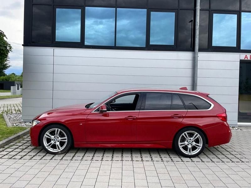 Rot Gebraucht 2018 BMW 318 M Sport Kombi | 19.999 € (Guter Preis) - Bild 1/4