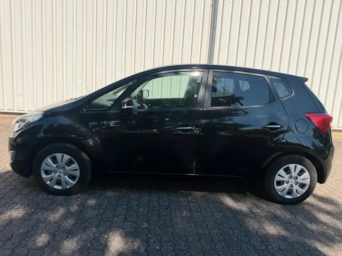 Gebraucht Hyundai ix20 90 PS (66 kW) 2013 Schwarz Kleinwagen