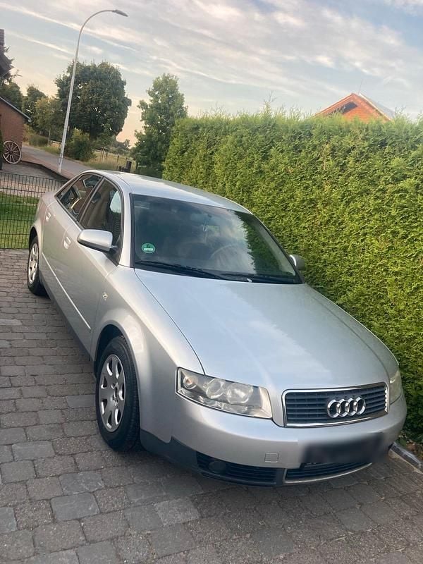 Silber Gebraucht 2001 Audi A4 Limousine | 999 € (Superpreis) - Bild 1/4