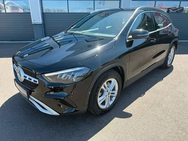Gebraucht Mercedes GLA200 163 PS (119 kW) 2024 Nachtschwarz SUV