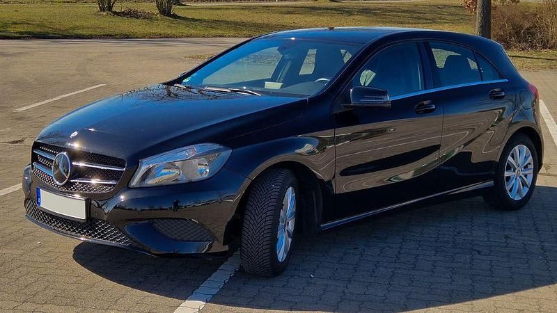 Gebraucht Mercedes A180 Edition 122 PS (89 kW) 2014 Schwarz Limousine