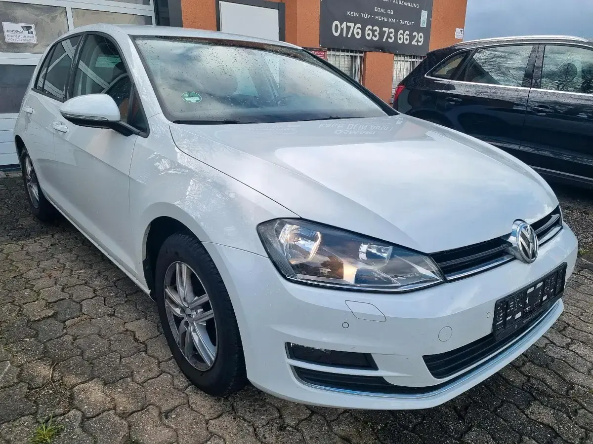 Gebraucht VW Golf VII Allstar 86 PS (63 kW) 2016 Weiß Kleinwagen