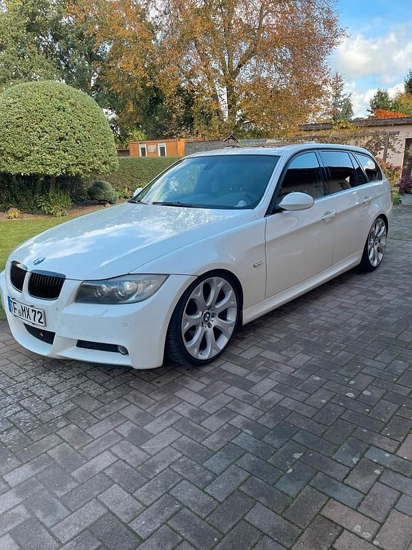 Weiß Gebraucht 2008 BMW 335 M Sport Kombi | 6.500 € - Bild 1/4