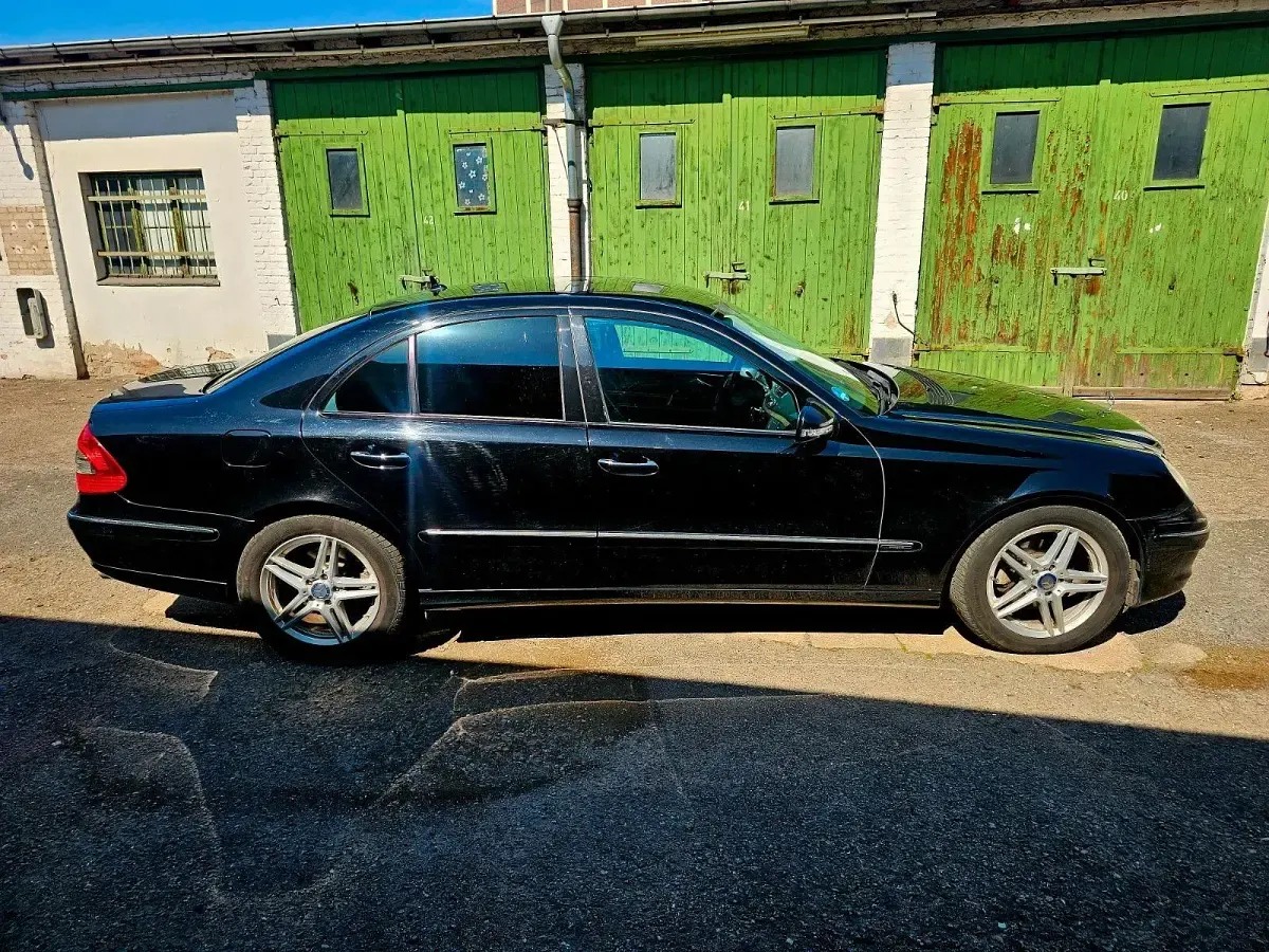 Gebraucht Mercedes E320 Avantgarde 224 PS (164 kW) 2007 Schwarz Limousine