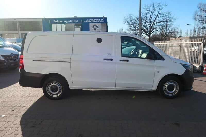 Weiß Gebraucht 2017 Mercedes Vito Van / Kleinbus | 9.900 € (Fairer Preis) - Bild 1/4