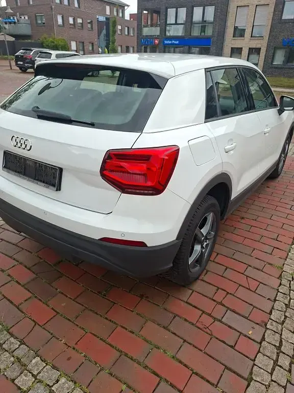 Gebraucht Audi Q2 Sport 116 PS (85 kW) 2017 Weiß SUV