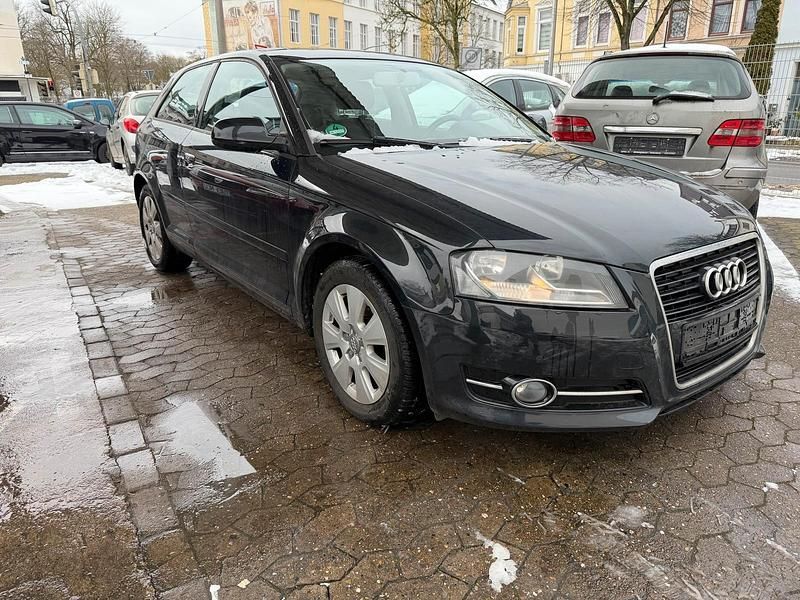 Gebraucht Audi A3 Comfort 105 PS (77 kW) 2011 Schwarz Kleinwagen