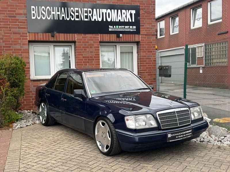 Blau Gebraucht 1994 Mercedes E280 Limousine | 8.000 € - Bild 1/4
