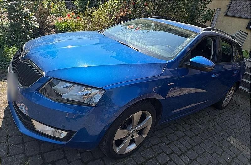 Usado Skoda Octavia 150 HP (110 kW) 2015 Azul Citadino