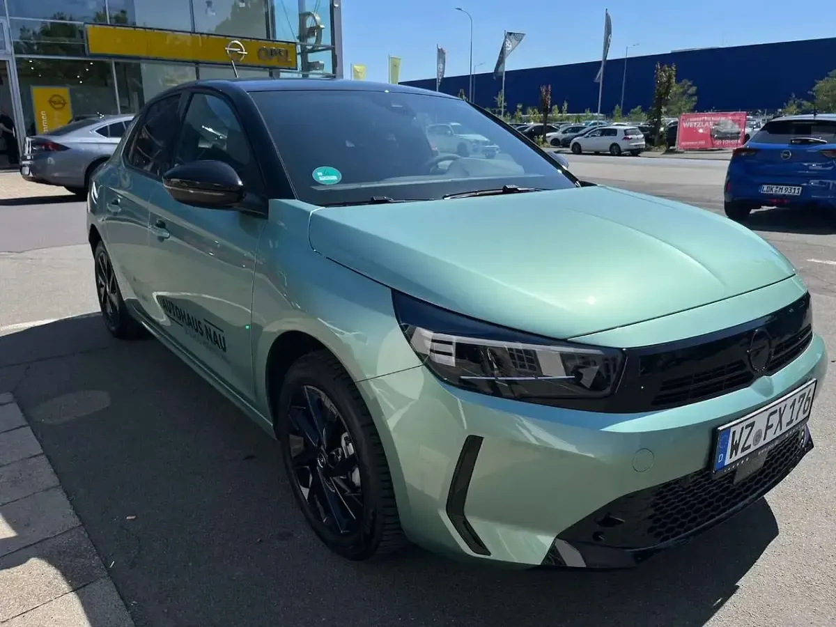Gebraucht Opel Corsa 101 PS (74 kW) 2025 Eukalyptus grün Kleinwagen