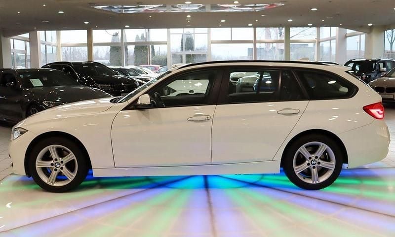 Gebraucht BMW 320 Sport Line 184 PS (135 kW) 2019 Alpinweiss iii Kombi