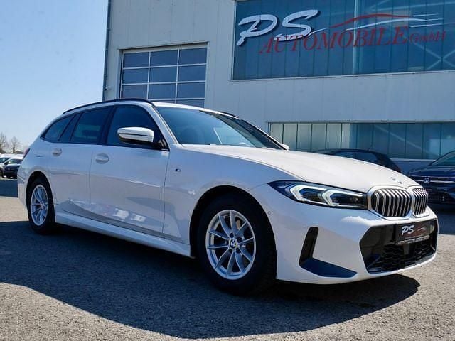 Weiß Gebraucht 2024 BMW 320 M Sport Limousine | 38.444 € (Guter Preis) - Bild 1/4