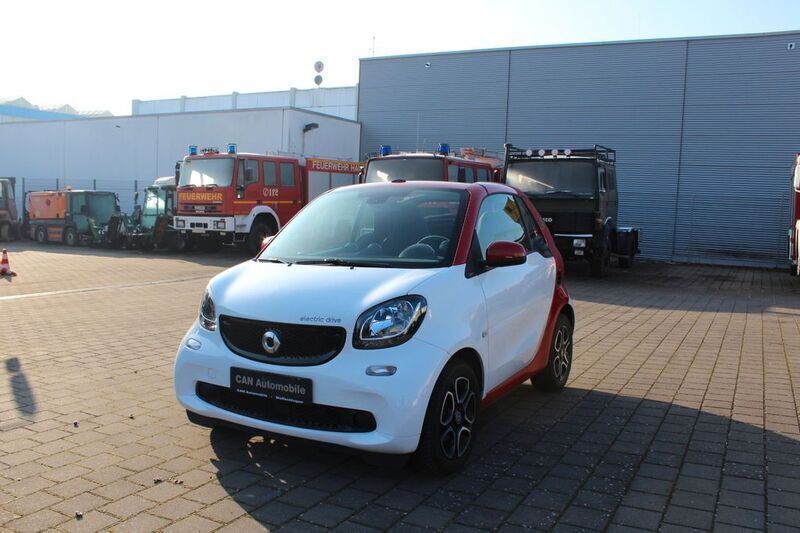 Weiß Gebraucht 2018 Smart ForTwo Electric Drive Cabrio | 7.600 € (Guter Preis) - Bild 1/4