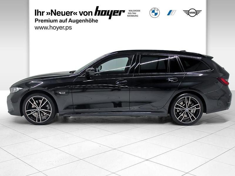 Gebraucht BMW 330e M Sport 292 PS (214 kW) 2023 Saphirschwarz Kombi